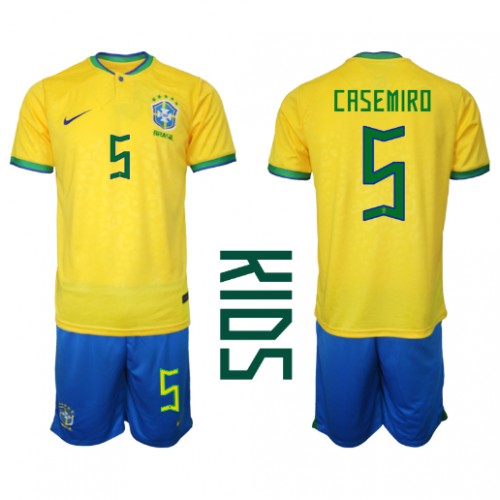 Fotballdrakt Barn Brasil Casemiro #5 Hjemmedraktsett VM 2022 Kortermet (+ Korte bukser)